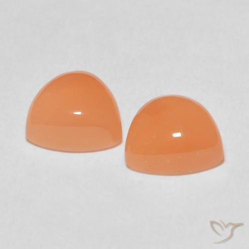 3.93 карата, натуральный Medium Light-Orange Лунный камень, Триллион, Полупрозрачный
