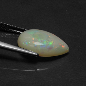 Натуральный многоцветный опал 4,17 карата прозрачный, полупрозрачный