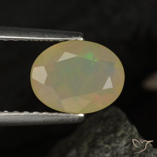 0.97ct Натуральный Многоцветный Опал, Овал, Полупрозрачный
