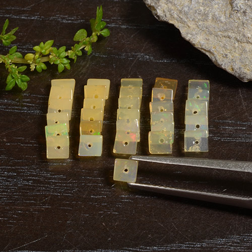 2.84 карата, натуральный Многоцветный Опал, Квадрат, Полупрозрачный