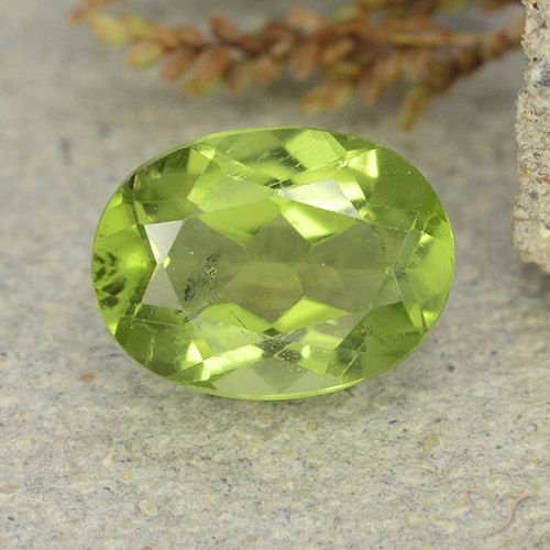 1.39ct Натуральный Средний зеленый Перидот, Овал, Чистота VS