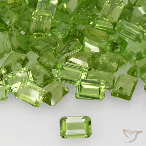 0.59ct Натуральный Средний зеленый Перидот, Изумрудная огранка, VVS-VS