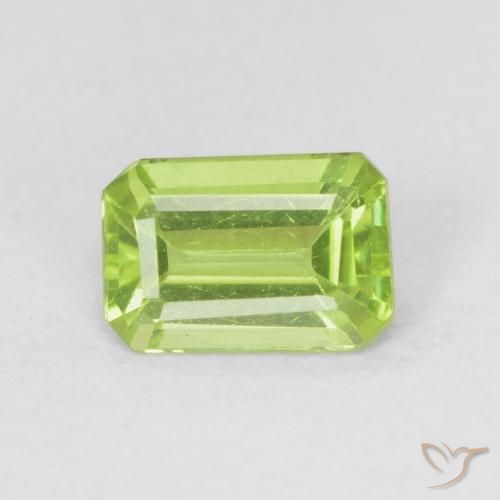 0.56ct Натуральный Средний зеленый Перидот, Изумрудная огранка, Чистота VVS