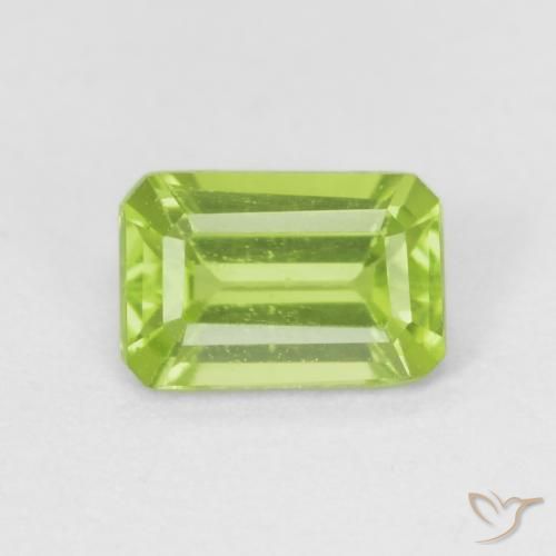 0.60ct Натуральный Ярко-зеленый Перидот, Изумрудная огранка, Чистота VVS