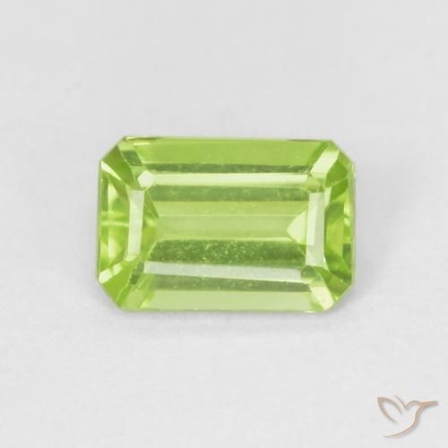 0.55ct Натуральный Светло-живой зеленый Перидот, Изумрудная огранка, Чистота VVS