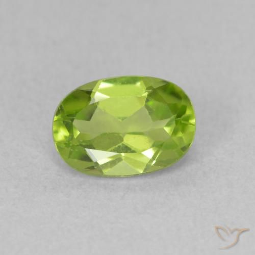 0.92ct Натуральный Ярко-зеленый Перидот, Овал, VVS-VS