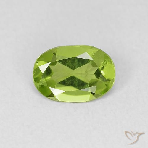 0.70ct Натуральный Ярко-зеленый Перидот, Овал, VVS-VS