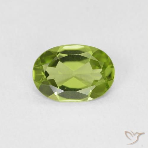 0.70ct Натуральный Ярко-зеленый Перидот, Овал, VVS-VS