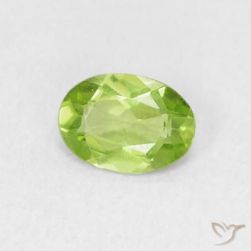 0.71 карата, натуральный Medium Light-Green Перидот, Овал, VVS-VS