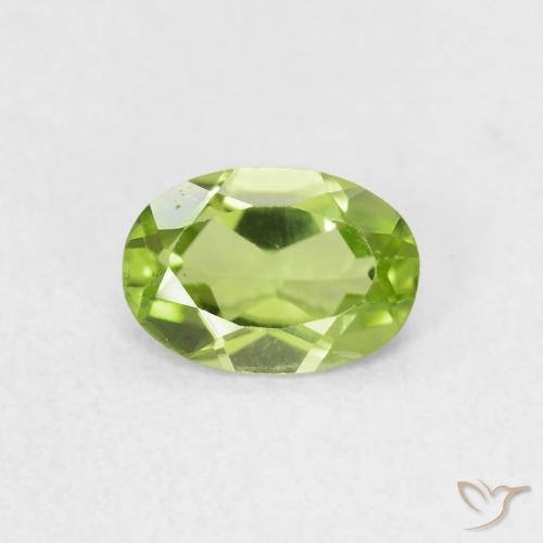 0.69ct Натуральный Средний зеленый Перидот, Овал, VVS-VS