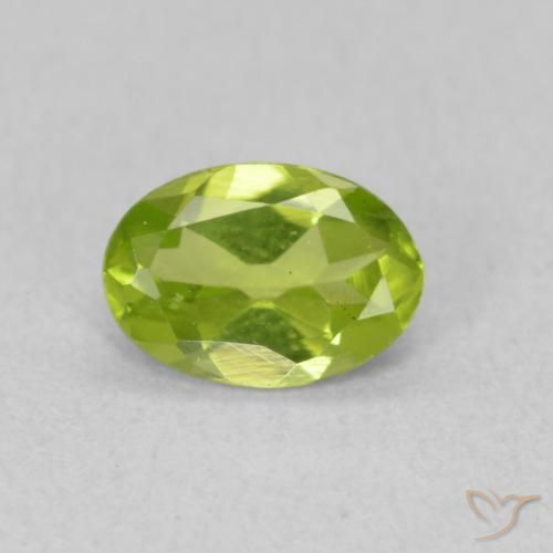 0.74ct Натуральный Средний зеленый Перидот, Овал, Чистота VS