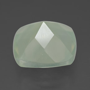 Натуральный зелёный пренит 7,44 карата прозрачный, полупрозрачный