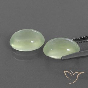 3.01 карата, натуральный Pale Pear Green  пренит, Овал, Полупрозрачный