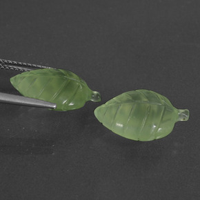  карата, натуральный Зеленый пренит, Необычная форма, Полупрозрачный
