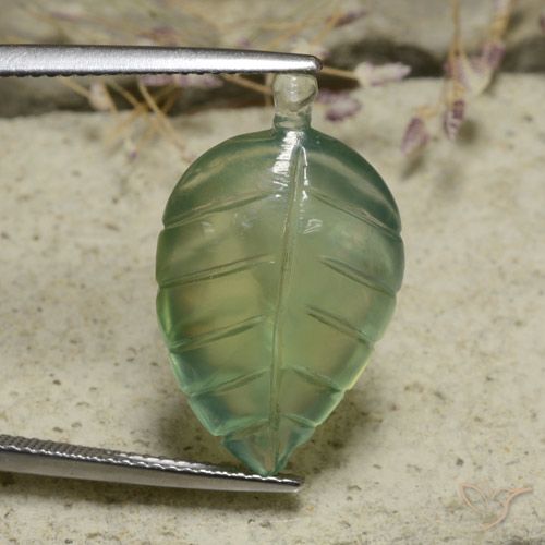13.70ct Натуральный Бледно-землисто-зеленый пренит, Огранка Цветок, Полупрозрачный