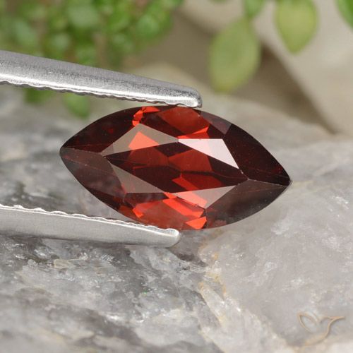 1.30ct Натуральный Темно-красный Пироп Гранат, Маркиза, VVS-VS