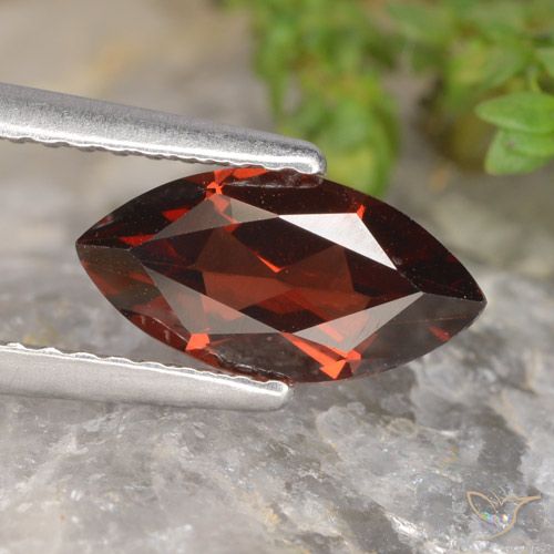 1.36ct Натуральный Темно-красный Пироп Гранат, Маркиза, VVS-VS