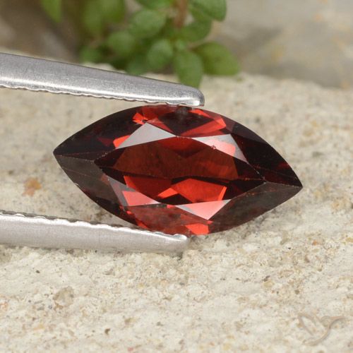 1.21ct Натуральный Темно-красный Пироп Гранат, Маркиза, VVS-VS