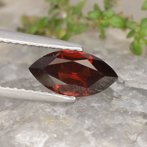 1.31ct Натуральный Темно-красный Пироп Гранат, Маркиза, VVS-VS