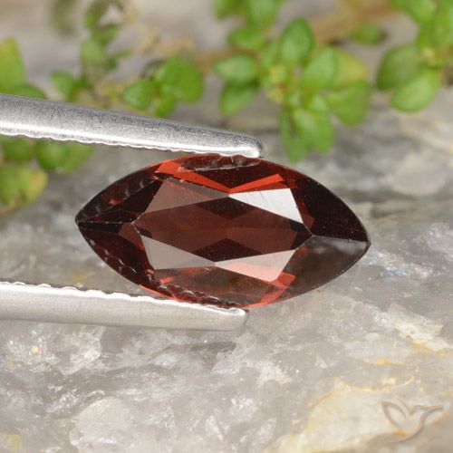 1.36ct Натуральный Темно-красный Пироп Гранат, Маркиза, Чистота VS
