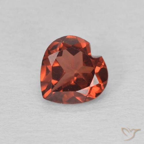 0.60ct Натуральный Средний красный Пироп Гранат, Сердце, VVS-VS