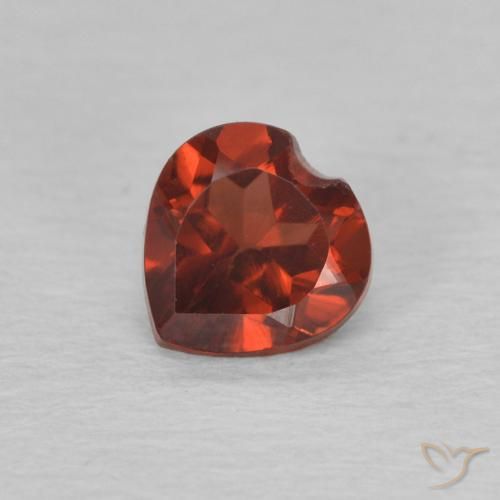 0.65ct Натуральный Ярко-красный Пироп Гранат, Сердце, VVS-VS