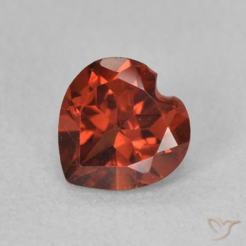 0.57ct Натуральный Ярко-красный Пироп Гранат, Сердце, VVS-VS