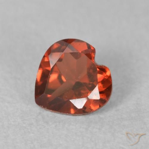 0.66ct Натуральный Средний красный Пироп Гранат, Сердце, Чистота VS