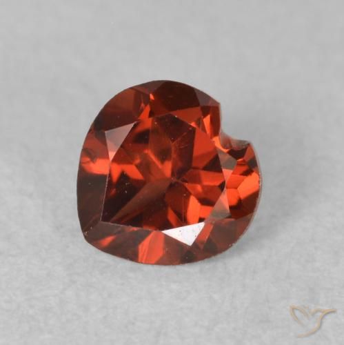 0.63ct Натуральный Средний красный Пироп Гранат, Сердце, Чистота VS