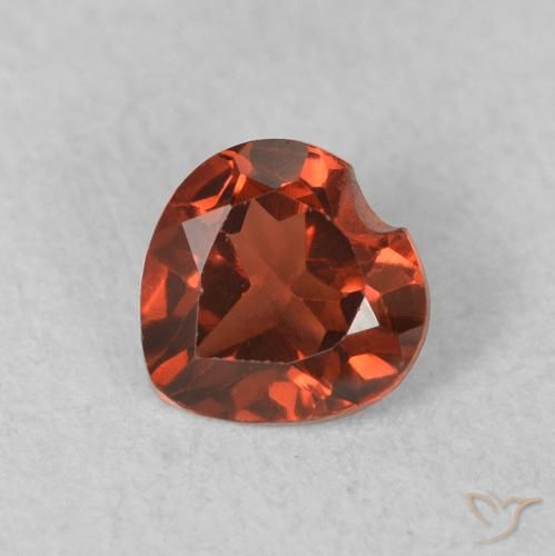 0.61ct Натуральный Medium Dark-Red Пироп Гранат, Сердце, VVS-VS