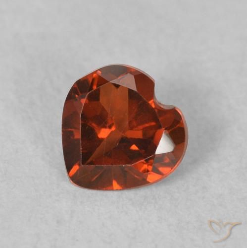 0.52ct Натуральный Ярко-красный Пироп Гранат, Сердце, VVS-VS
