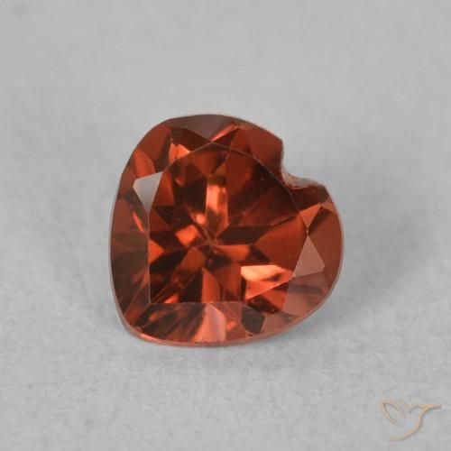 0.57ct Натуральный Ярко-красный Пироп Гранат, Сердце, VVS-VS
