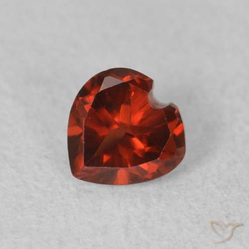 0.57ct Натуральный Смородина красная Пироп Гранат, Сердце, Чистота VS