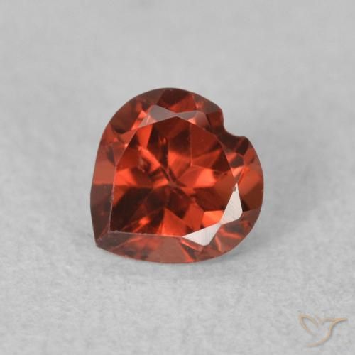 0.64ct Натуральный Средний красный Пироп Гранат, Сердце, Чистота VS