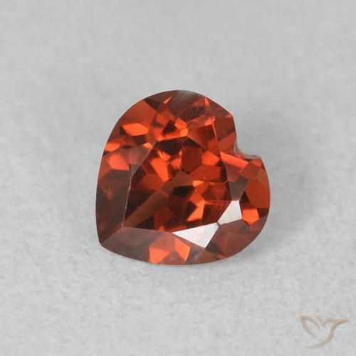 0.59ct Натуральный Средний красный Пироп Гранат, Сердце, Чистота VS