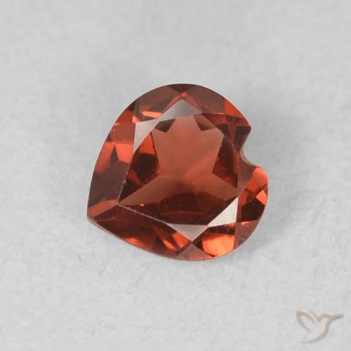 0.55ct Натуральный Средний красный Пироп Гранат, Сердце, Чистота VS