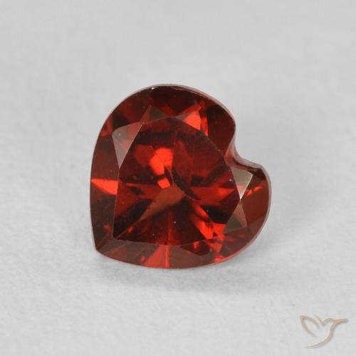 0.54ct Натуральный Ярко-красный Пироп Гранат, Сердце, Чистота VS