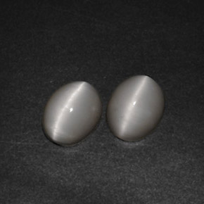 Натуральный кремовый quartz cat's eye  карата прозрачный, полупрозрачный
