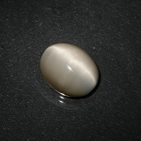 Натуральный кремовый quartz cat's eye 3,06 карата огранка овал, непрозрачный
