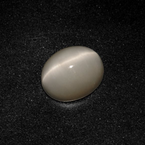 Натуральный серый quartz cat's eye 3,19 карата огранка овал, непрозрачный