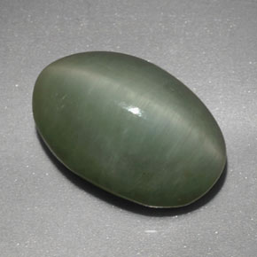Натуральный зелёный quartz cat's eye 4,77 карата огранка овал, непрозрачный