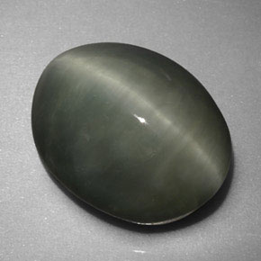 Натуральный зелёный quartz cat's eye 6,16 карата огранка овал, непрозрачный