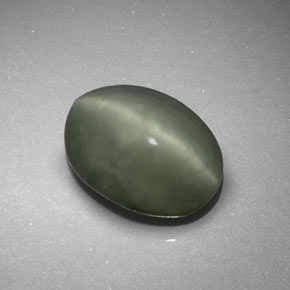 Натуральный зелёный quartz cat's eye 6,41 карата огранка овал, непрозрачный