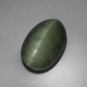 Натуральный зелёный quartz cat's eye 5,75 карата огранка овал, непрозрачный