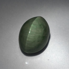 Натуральный зелёный quartz cat's eye 5,53 карата огранка овал, непрозрачный