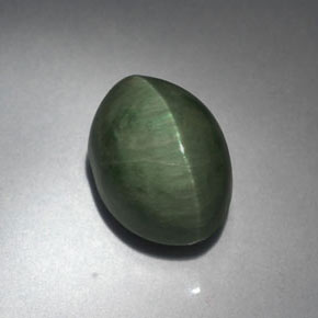 Натуральный зелёный quartz cat's eye 5,53 карата огранка овал, непрозрачный