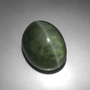 Натуральный зелёный quartz cat's eye 7,21 карата огранка овал, непрозрачный