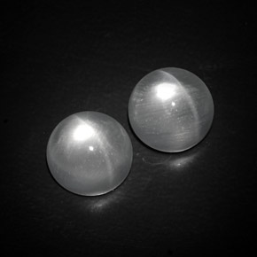 Натуральный белый quartz cat's eye  карата огранка круг, прозрачный