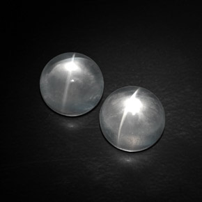 Натуральный белый quartz cat's eye  карата огранка круг, прозрачный