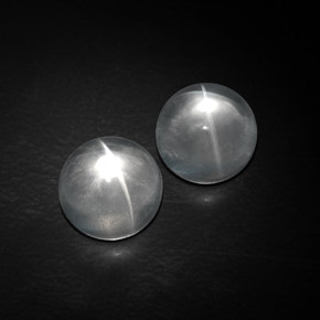 Натуральный белый quartz cat's eye  карата огранка круг, прозрачный